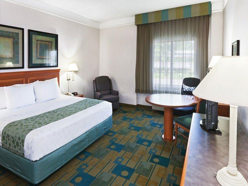 La Quinta Inn & Suites By Wyndham Houston Bush Iah South Dış mekan fotoğraf